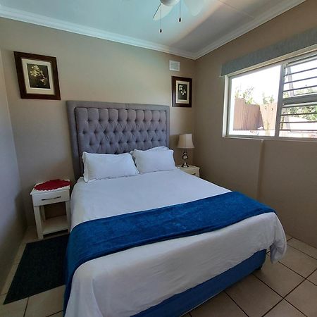 Poolside Guest House Port Shepstone Eksteriør bilde