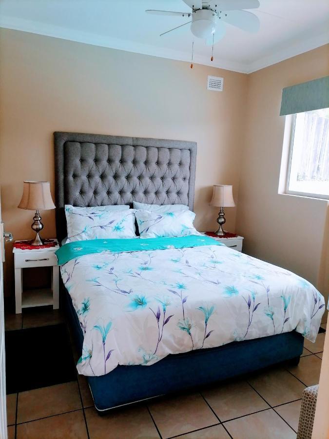 Poolside Guest House Port Shepstone Eksteriør bilde